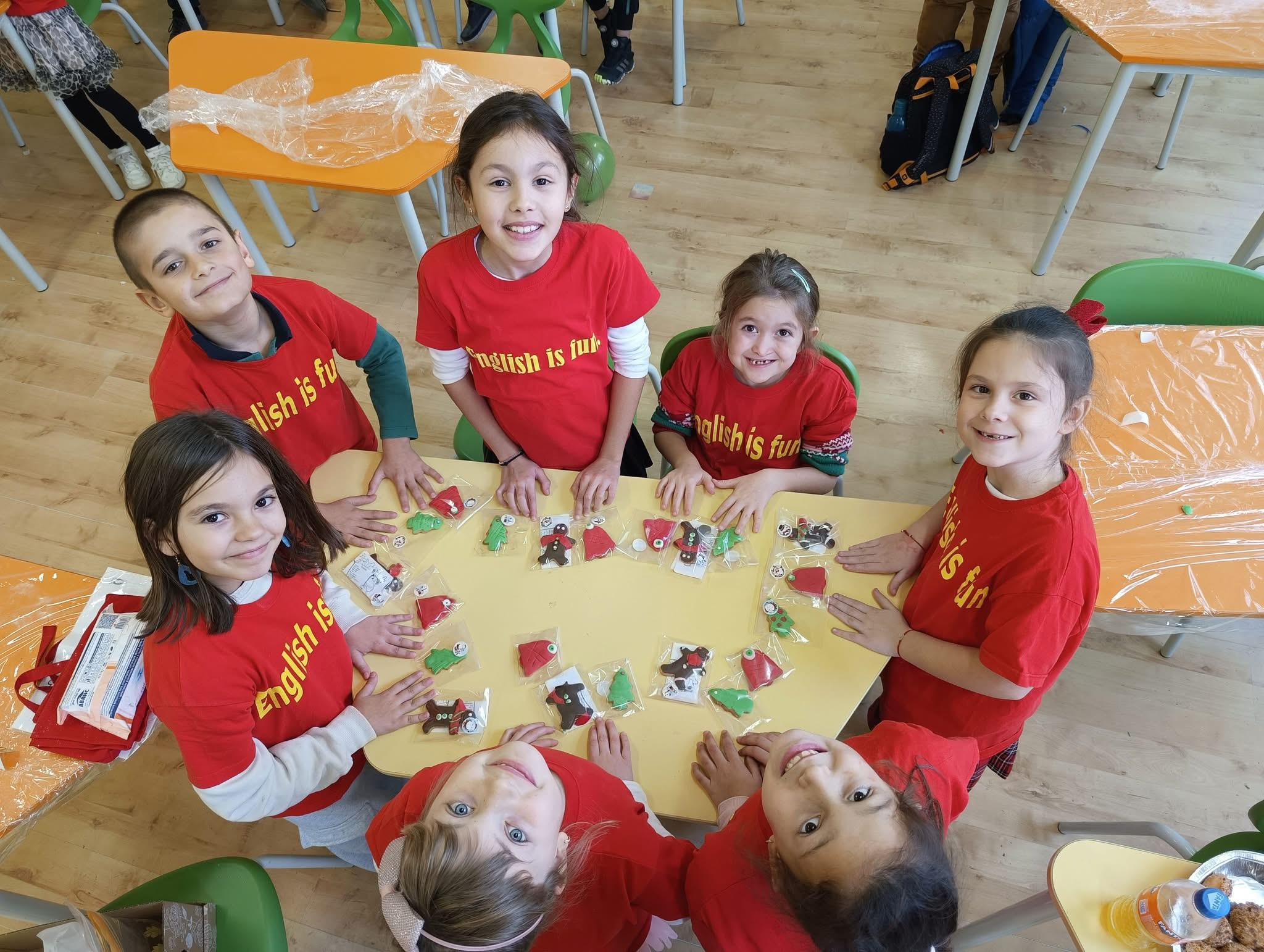 Дете в училищна обстановка